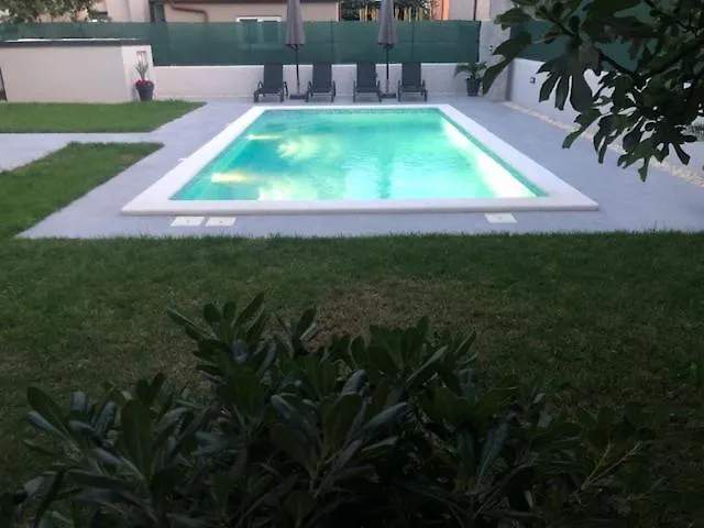 Leneda Apartments With Pool